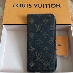 Authentic Louis Vuitton Monogram Folio IPhone 8 Case w/box